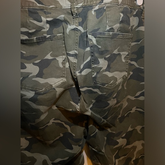Cute Camouflage Skinny Jeans with Pockets (Size 24) - Picture 7 of 8